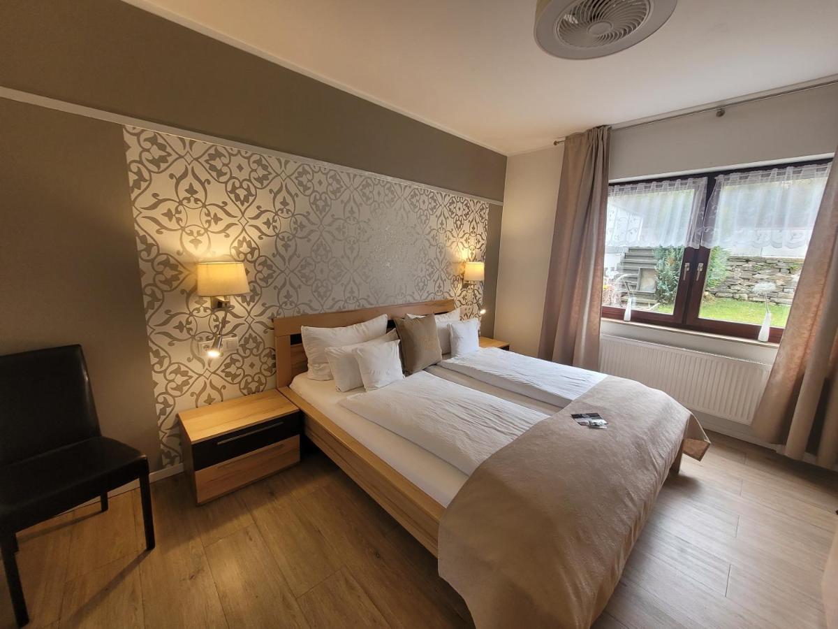 Gaestehaus Burgberg, Weinhaus Fries Kattenes Dış mekan fotoğraf
