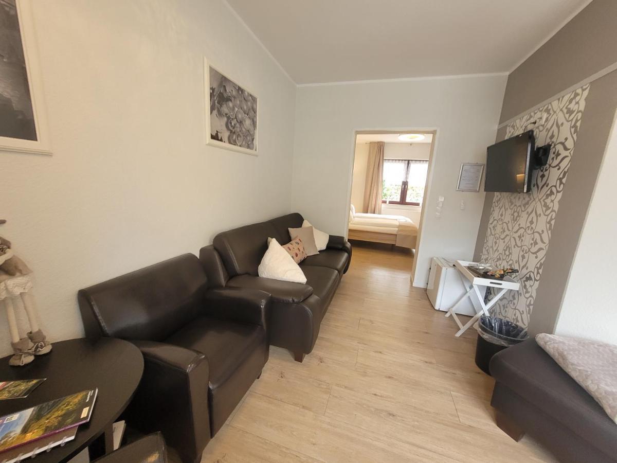Gaestehaus Burgberg, Weinhaus Fries Kattenes Dış mekan fotoğraf