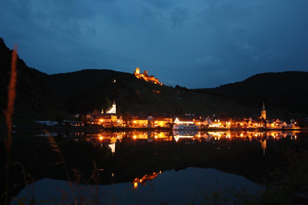Gaestehaus Burgberg, Weinhaus Fries Kattenes Dış mekan fotoğraf